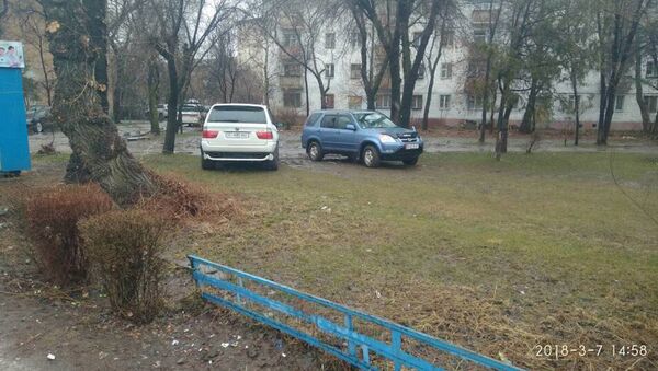 Нарушения правил парковки в Бишкеке - Sputnik Кыргызстан