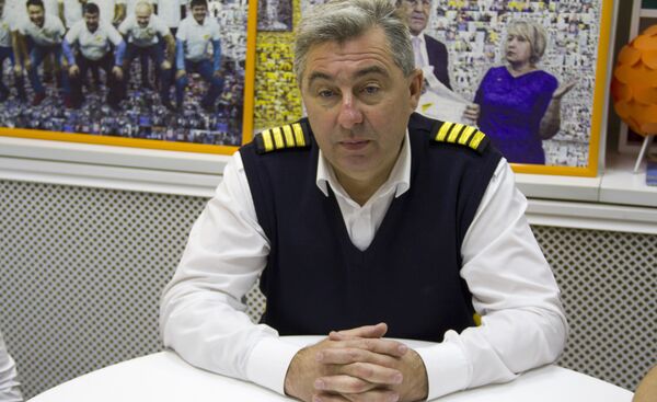 Командир самолета авиакомпании Tez Jet Дмитрий Палашкин - Sputnik Кыргызстан