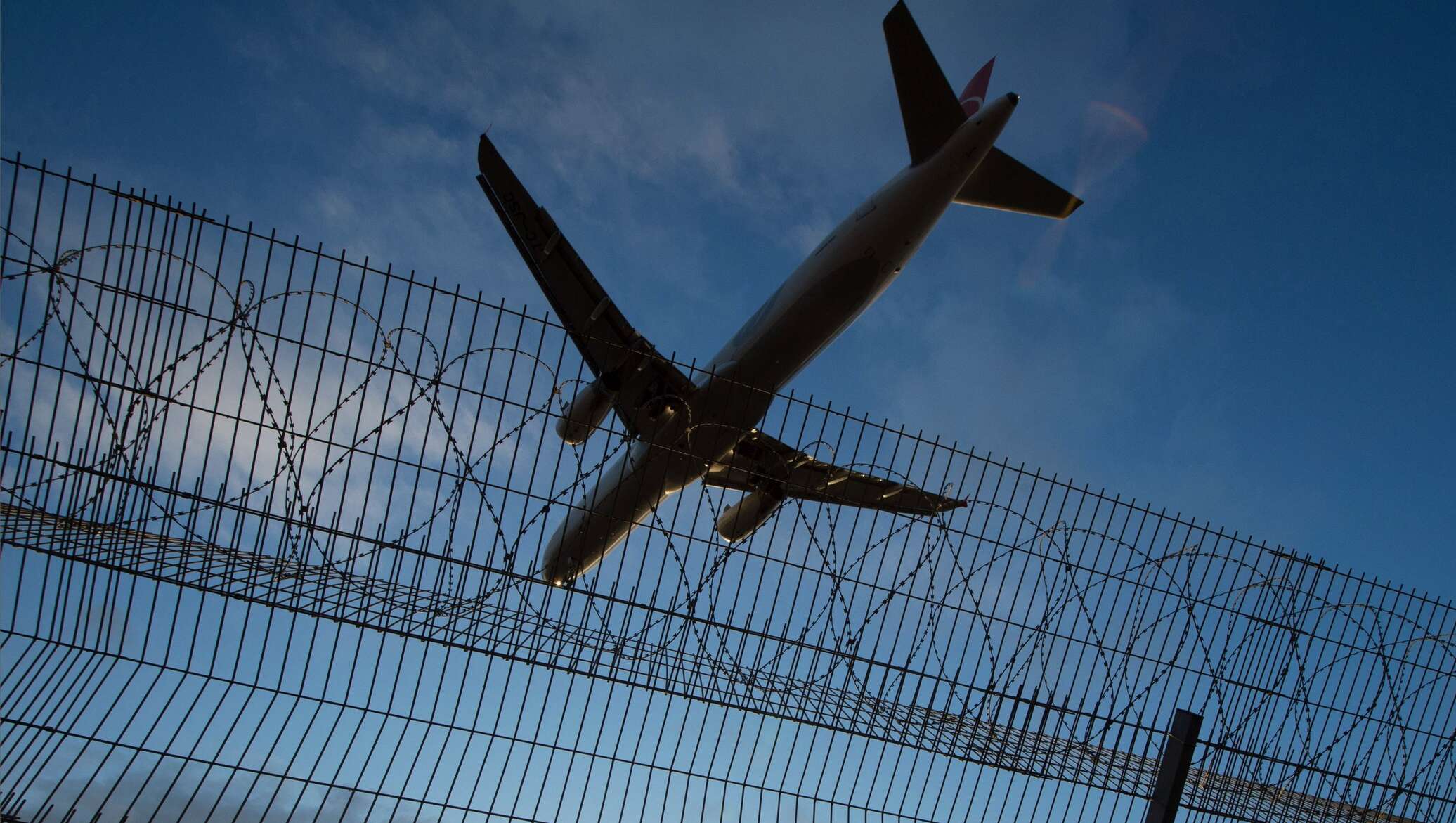 Фото из самолёта в полёте. Суперджет ред вингс красный. Итальянские авиалинии. Рейс 2s001. Рейс 2s001.