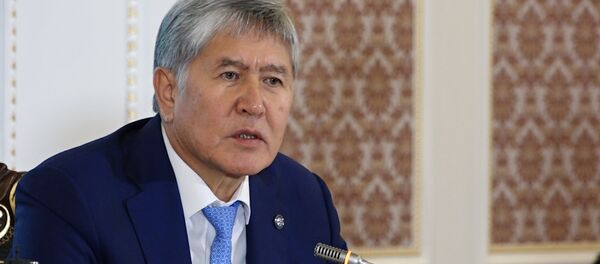 Атамбаев Асылбек Жээнбеков депутаттыгы кандай зыян алып келерин айтты - Sputnik Кыргызстан