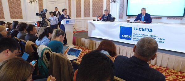 Атамбаев: Сооронбай Жээнбековго мен айтпасам ким айтат - Sputnik Кыргызстан