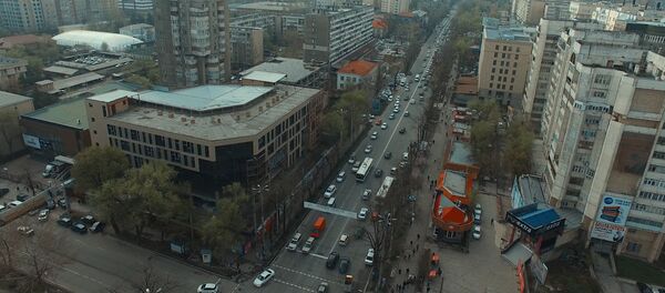 Полные троллейбусы и остановки в Бишкеке — видео с дрона - Sputnik Кыргызстан