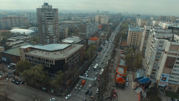 Полные троллейбусы и остановки в Бишкеке — видео с дрона - Sputnik Кыргызстан