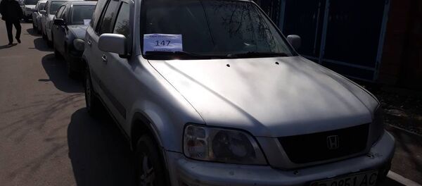 Акция Поможем друг другу в связи с забастовкой водителей маршруток в Бишкеке Акция Поможем друг другу в связи с забастовкой водителей маршруток в Бишкеке - Sputnik Кыргызстан