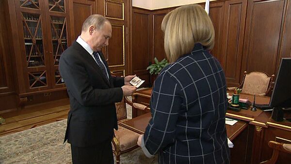 Путин получил удостоверение президента России — видео - Sputnik Кыргызстан