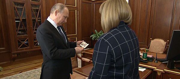 Путин получил удостоверение президента России — видео - Sputnik Кыргызстан