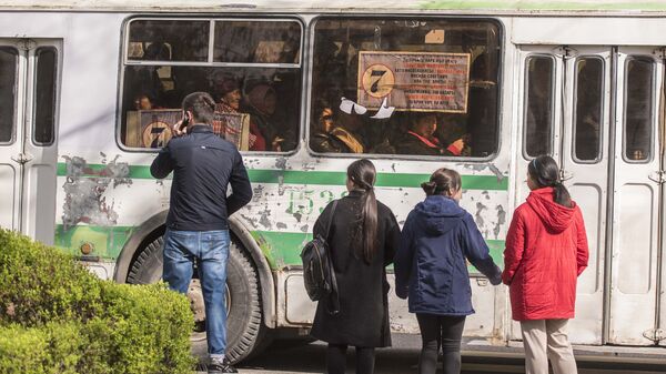 Троллейбус на остановке в Бишкеке. Архивное фото - Sputnik Кыргызстан