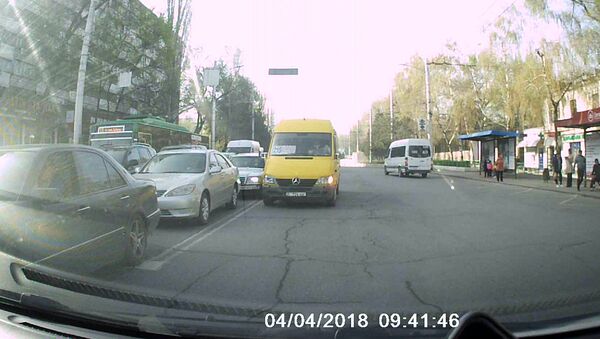 В Бишкеке водитель маршрутки ехал по встречке — видео очевидца - Sputnik Кыргызстан