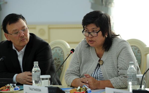 Участники встречи внесли предложения о социально-экономической помощи семьям погибших и пострадавших - Sputnik Кыргызстан