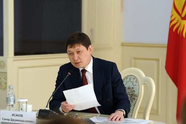 В своем выступлении Исаков отметил, что страна пережила большую скорбь, потеряв граждан в событиях 2010 года - Sputnik Кыргызстан