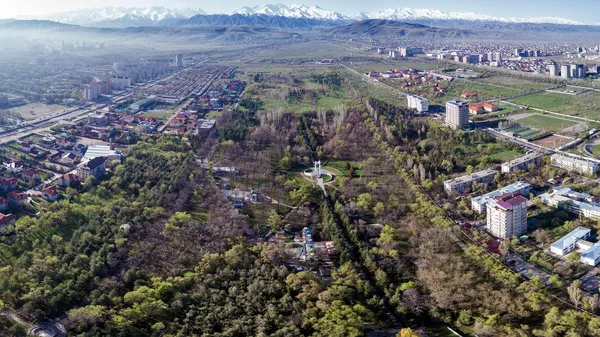 Вид на парк им. Ататюрка в Бишкеке с высоты дрона. Архивное фото - Sputnik Кыргызстан