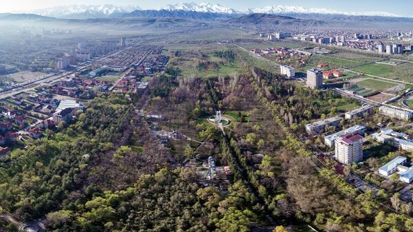 Вид на парк им. Ататюрка в Бишкеке с высоты дрона. Архивное фото - Sputnik Кыргызстан
