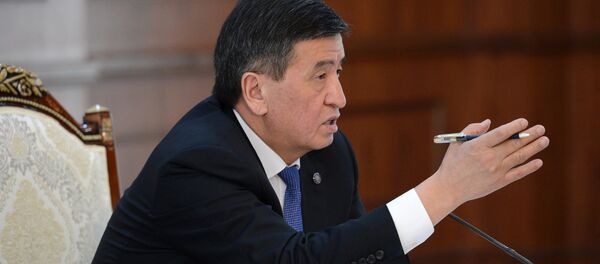 Президент КР Сооронбай Жээнбеков встретился с семьями погибших, пострадавших лиц и участников народной Апрельской революции 2010 года - Sputnik Кыргызстан