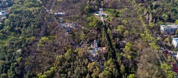 Четинен кертилип жаткан Ата Түрк паркы. Гүлбактын азыркы көрүнүшү - Sputnik Кыргызстан