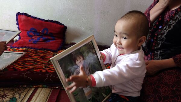 После страшного наезда — как живет малышка, оставшаяся без мамы и ноги - Sputnik Кыргызстан
