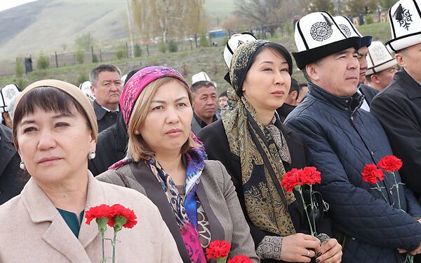 После возложения цветов прочитали поминальную молитву. - Sputnik Кыргызстан