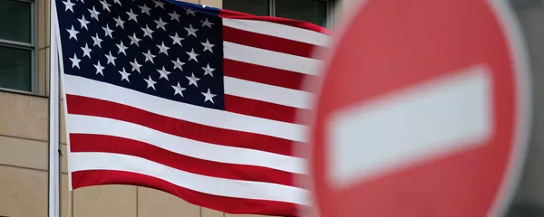 Флаги США на здании посольства США Флаги США на здании посольства США - Sputnik Кыргызстан