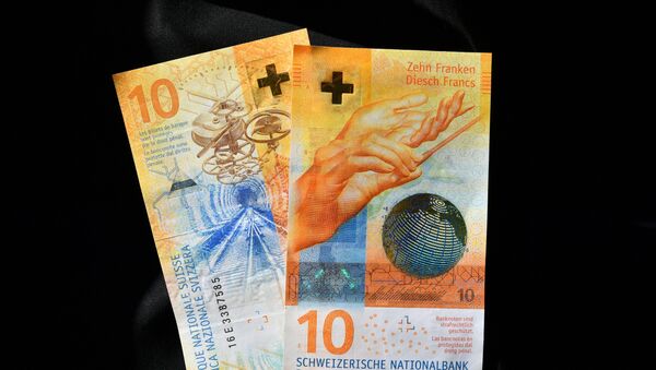Швейцарские банкноты в десять франков - Sputnik Кыргызстан