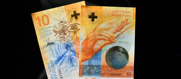 Швейцарские банкноты в десять франков Швейцарские банкноты в десять франков - Sputnik Кыргызстан
