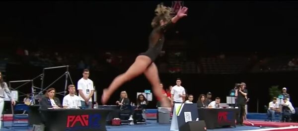 Гимнастка показала чудеса акробатики под музыку Майкла Джексона — видео Гимнастка показала чудеса акробатики под музыку Майкла Джексона — видео - Sputnik Кыргызстан