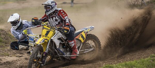 Мотокросс боюнча мелдеш ишемби күнү Бишкектин четинде өттү - Sputnik Кыргызстан