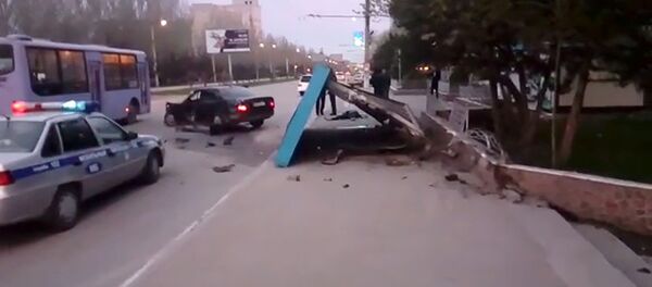 Бишкекте аялдамада турган аялды унаа сүзүп мерт болду. Видео - Sputnik Кыргызстан