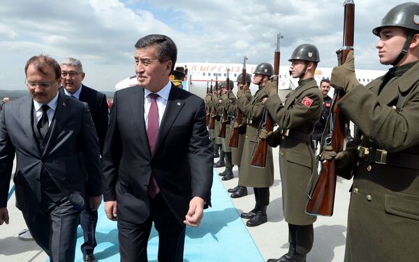 Он встретится с президентом Реджепом Тайипом Эрдоганом, премьер-министром Бинали Йылдырымом и спикером Великого национального собрания Исмаилом Кахраманом - Sputnik Кыргызстан