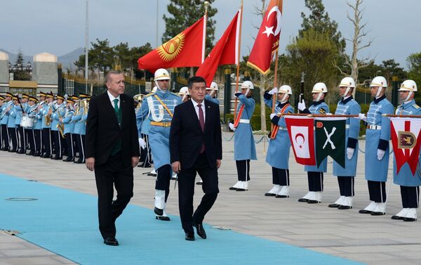 В рамках официального визита президента КР Сооронбая Жээнбекова в Турцию подписаны шесть документов - Sputnik Кыргызстан