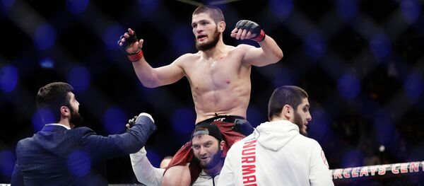 Бой российского бойца смешанных единоборств Хабиба Нурмагомедова с американцем Эла Яквинту - Sputnik Кыргызстан