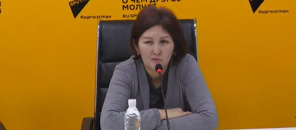 Гуляя в клубах, школьницы Бишкека превращаются в алкоголичек — нарколог - Sputnik Кыргызстан