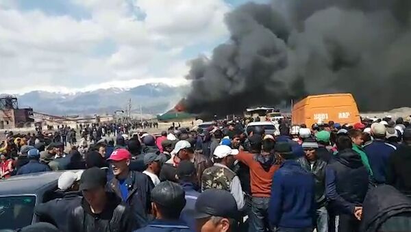 Пожар на территории золотодобывающей фабрики в Казармане — видео - Sputnik Кыргызстан