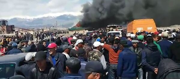 Пожар на территории золотодобывающей фабрики в Казармане — видео - Sputnik Кыргызстан