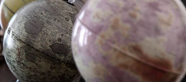 Глобусы в астрономической обсерватории. Архивное фот - Sputnik Кыргызстан