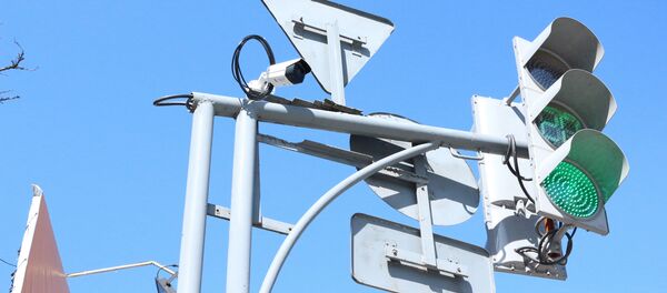 Установка камер фиксаций нарушений ПДД в Бишкеке Установка камер фиксаций нарушений ПДД в Бишкеке - Sputnik Кыргызстан