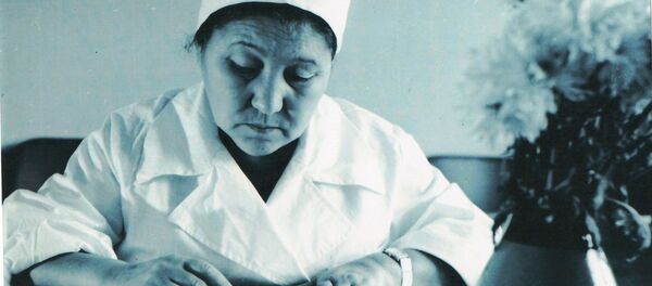 Борбордук Азияда аялдан чыккан биринчи хирург жана академик Какиш Рыскулова. Архив - Sputnik Кыргызстан