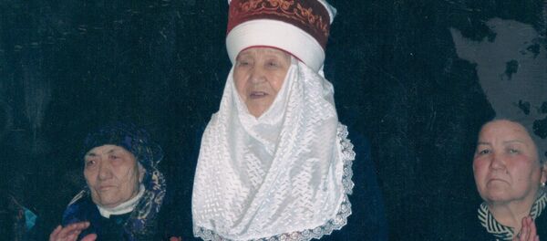 Борбор Азиядан чыккан алгачкы аял хирург, элдик билим берүүнүн отличниги, эмгек сиңирген дарыгер, Кыргызстандын илимий ишмери жана медицина илимдеринин доктору Какиш Рыскулова. Архив - Sputnik Кыргызстан