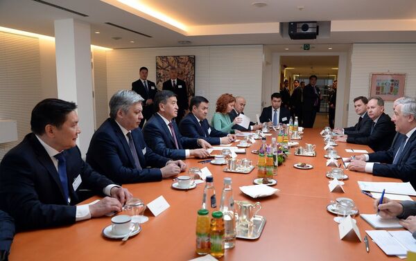Встреча прошла сегодня, 12 апреля, в рамках рабочего визита в институты Евросоюза в Брюсселе (Бельгия) - Sputnik Кыргызстан