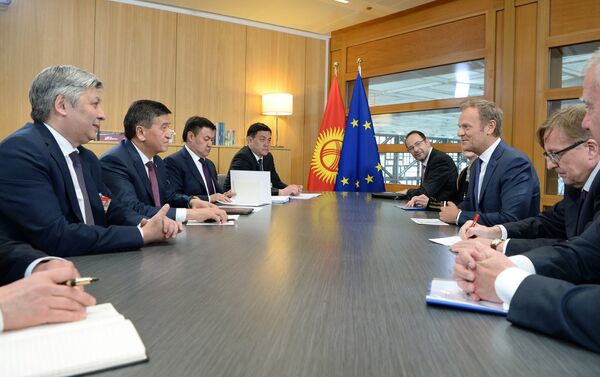 Президент КР Сооронбай Жээнбеков встретился с председателем Европейского совета Дональдом Туском - Sputnik Кыргызстан