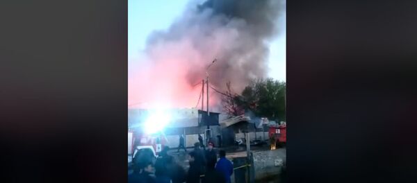 Пожар на территории Ошского рынка в Бишкеке - Sputnik Кыргызстан