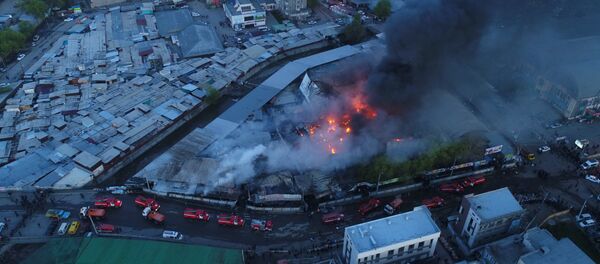 Крупный пожар на территории Ошского рынка в Бишкеке - Sputnik Кыргызстан