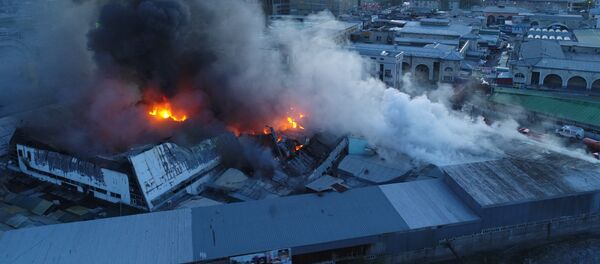 Крупный пожар на территории Ошского рынка в Бишкеке - Sputnik Кыргызстан