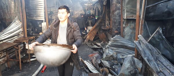 Крупный пожар на территории Ошского рынка в Бишкеке - Sputnik Кыргызстан