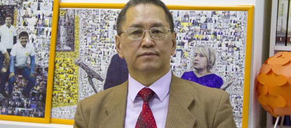 Кыргыз билим берүү академиясынын президенти Алмазбек Токтомаметов. Архив Кыргыз билим берүү академиясынын президенти Алмазбек Токтомаметов. Архив - Sputnik Кыргызстан