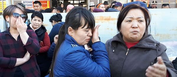 Миллиондогон акчабыз күйдү! Ош базардын күйүткө баткан соодагерлери. Видео - Sputnik Кыргызстан