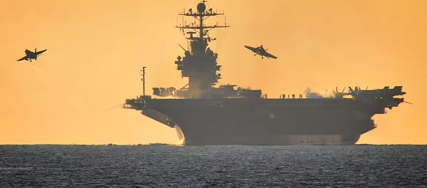 Авианосец ВМС США Harry Truman. Архивное фото Авианосец ВМС США Harry Truman. Архивное фото - Sputnik Кыргызстан