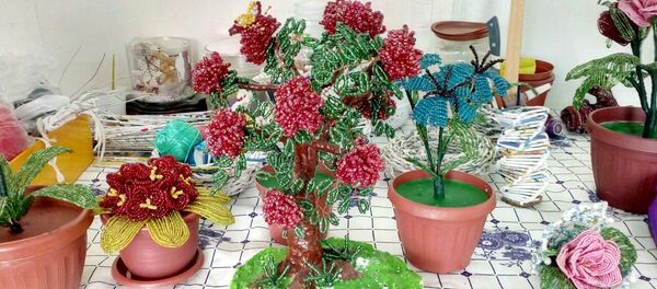 Поделки изготовленные мастером-рукодельницей из Балыкчи Анарой Курманалиевой - Sputnik Кыргызстан