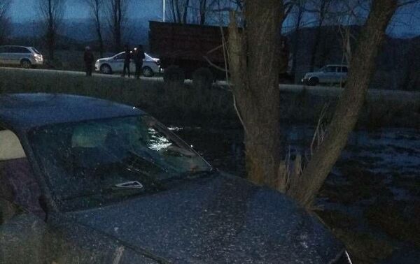 Происшествие случилось примерно в 20:00 часов в воскресенье неподалеку от села Ак-Жар - Sputnik Кыргызстан