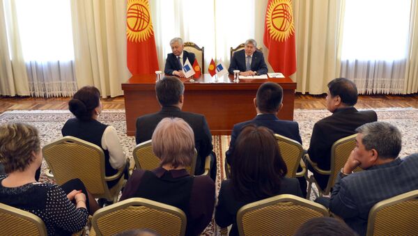 Встреча председателя СДПК Алмазбека Атамбаева с депутатами ЖК - Sputnik Кыргызстан