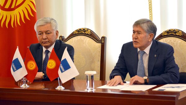 Встреча председателя СДПК Алмазбека Атамбаева с депутатами ЖК - Sputnik Кыргызстан