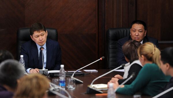 Встреча премьер-министра Сапара Исакова с предпринимателями пострадавшими в результате пожара на Ошском рынке Бишкека - Sputnik Кыргызстан